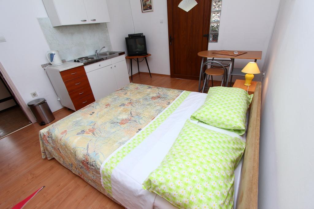 Apartments Antolovic Ρόβινι Δωμάτιο φωτογραφία